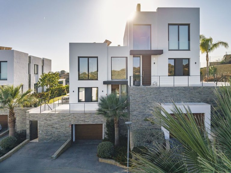 Villa for Sale in Marbella, Malaga, Marbella Este 1