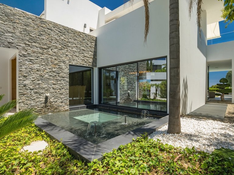 Villa for Sale in Marbella, Malaga 8