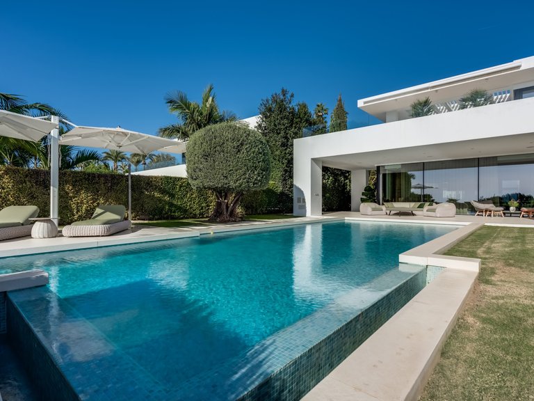 Villa for Sale in Marbella, Malaga 44