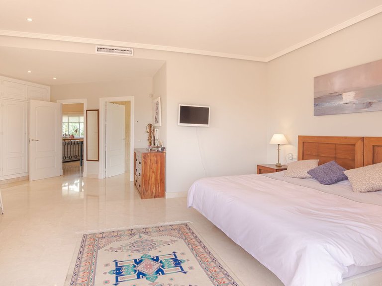 Villa for Sale in Benahavis, Malaga 24