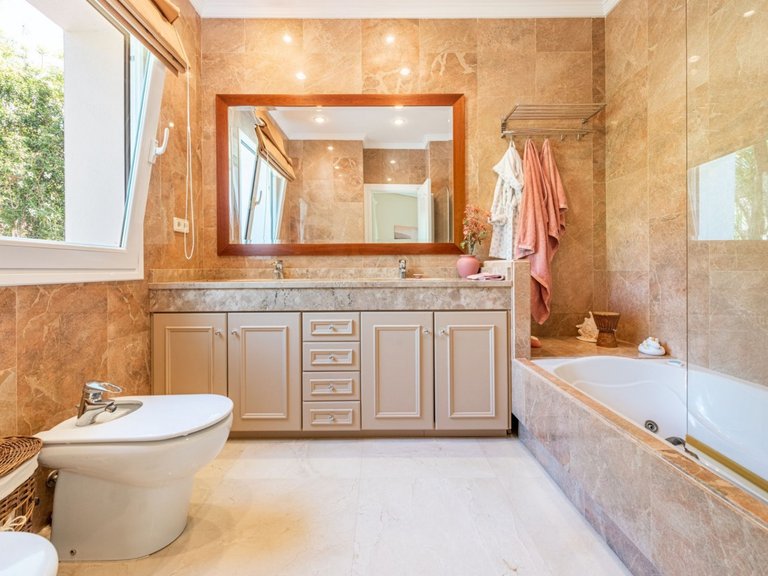 Villa for Sale in Benahavis, Malaga 19