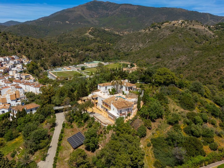 Villa for Sale in Benahavis, Malaga 9