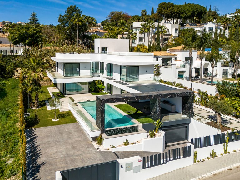 Villa for Sale in Benahavis, Malaga, Paraiso Alto 38