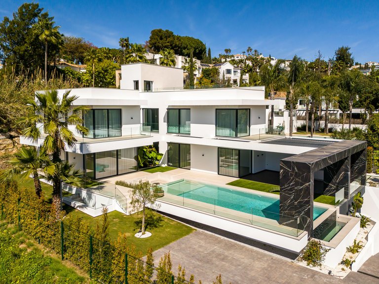 Villa for Sale in Benahavis, Malaga, Paraiso Alto 33