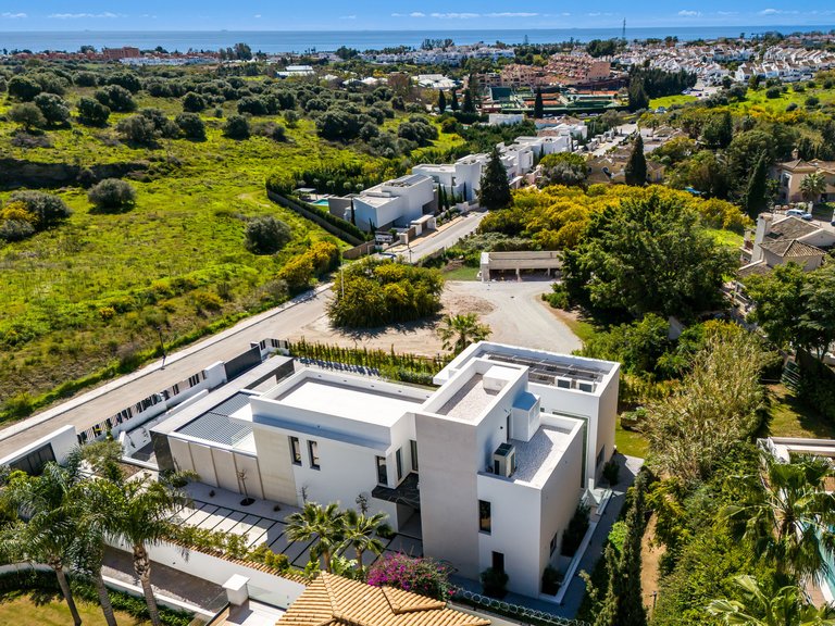 Villa for Sale in Benahavis, Malaga, Paraiso Alto 37