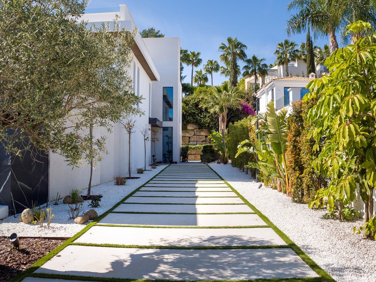 Villa for Sale in Benahavis, Malaga, Paraiso Alto 9