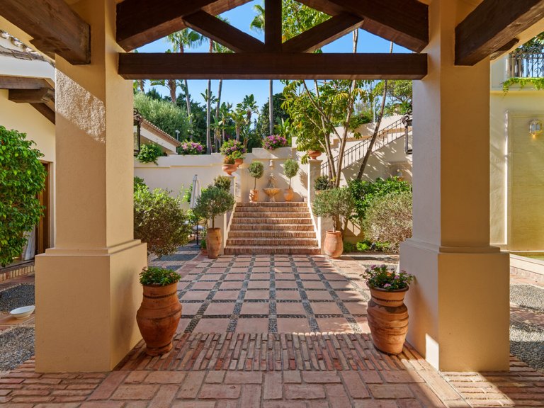 Villa for Sale in Marbella, Malaga 9