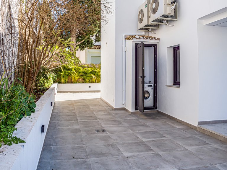 Villa for Sale in Marbella, Malaga 25