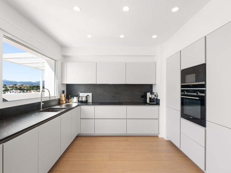 Apartment for Sale in Marbella, Malaga, Nueva Andalucia 15