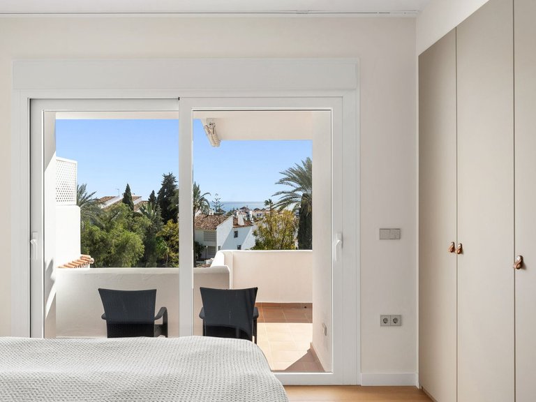 Apartment for Sale in Marbella, Malaga, Nueva Andalucia 3