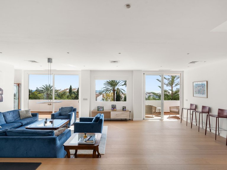 Apartment for Sale in Marbella, Malaga, Nueva Andalucia 1