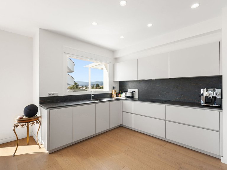 Apartment for Sale in Marbella, Malaga, Nueva Andalucia 14