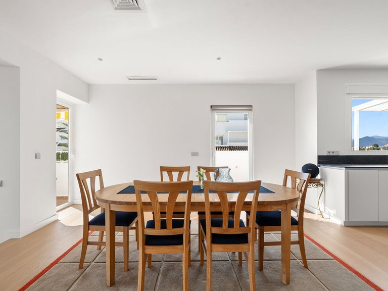 Apartment for Sale in Marbella, Malaga, Nueva Andalucia 12