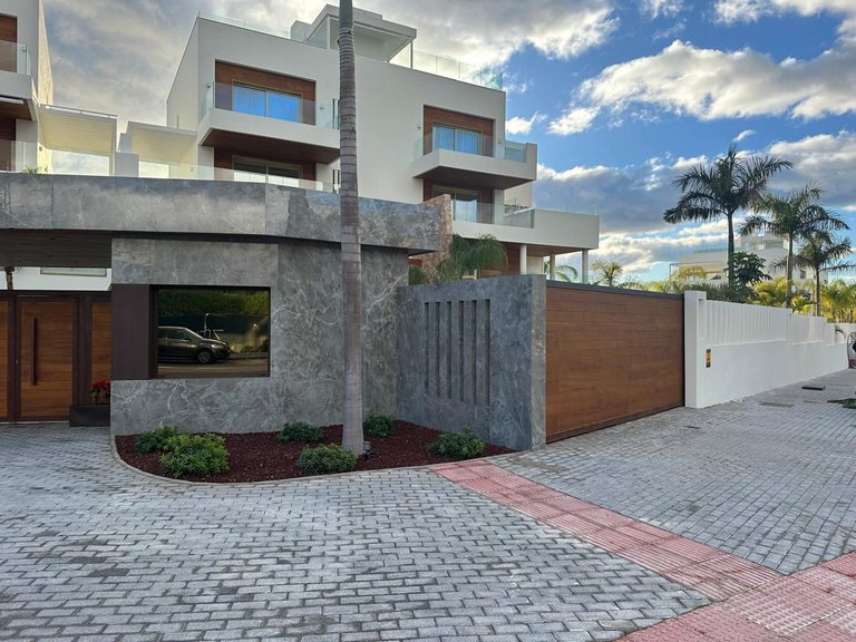 Apartment for Sale in Marbella, Malaga, Marbella Golden Mile 43