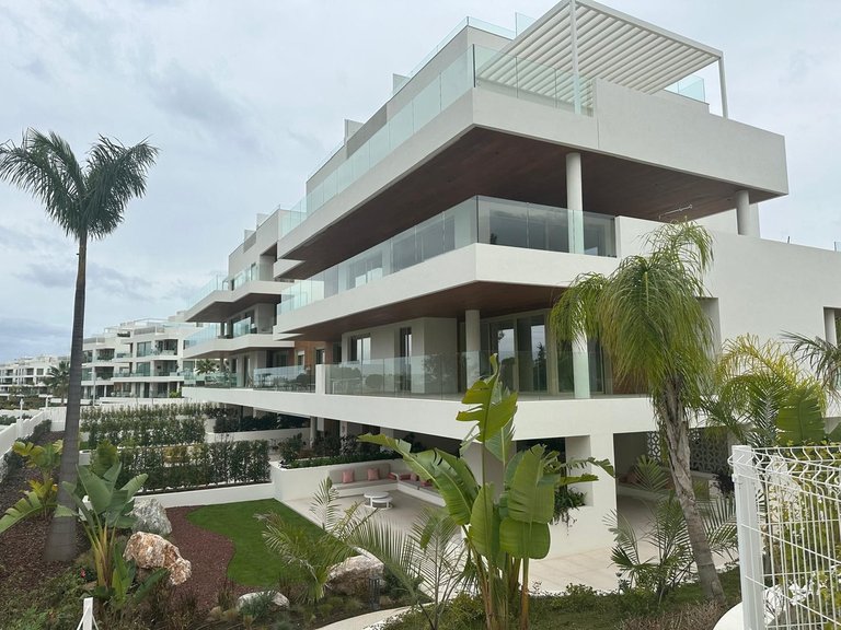 Apartment for Sale in Marbella, Malaga, Marbella Golden Mile 32