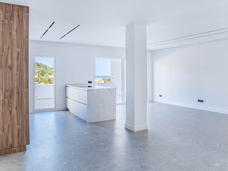 Penthouse for Sale in Benahavis, Malaga 5