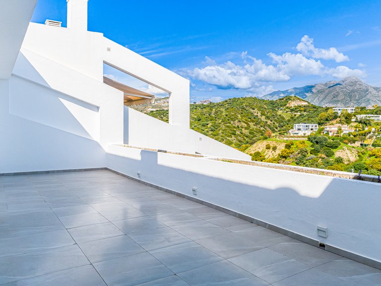 Penthouse for Sale in Benahavis, Malaga 19