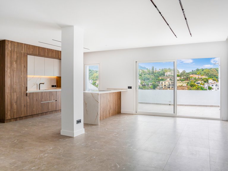 Penthouse for Sale in Benahavis, Malaga 12