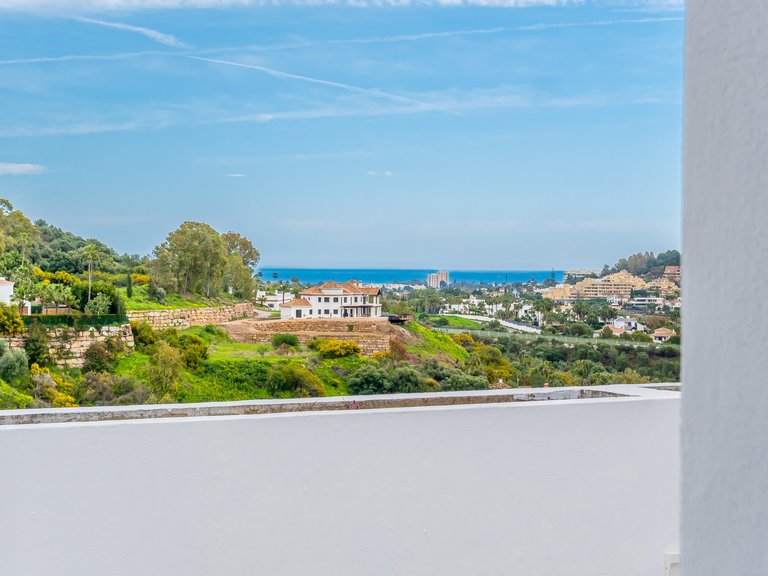 Penthouse for Sale in Benahavis, Malaga 11