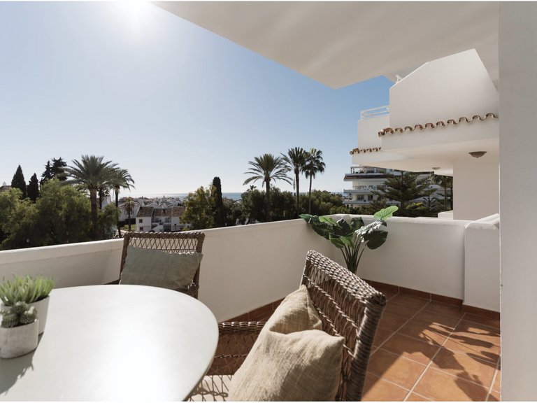 Apartment for Sale in Marbella, Malaga, Nueva Andalucia 2