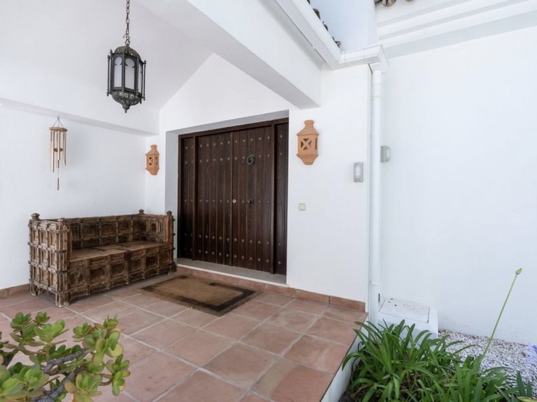 Villa for Sale in Benahavis, Malaga, 31