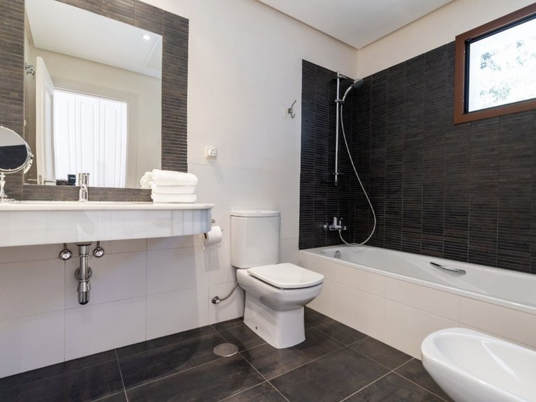 Villa for Sale in Benahavis, Malaga, 26