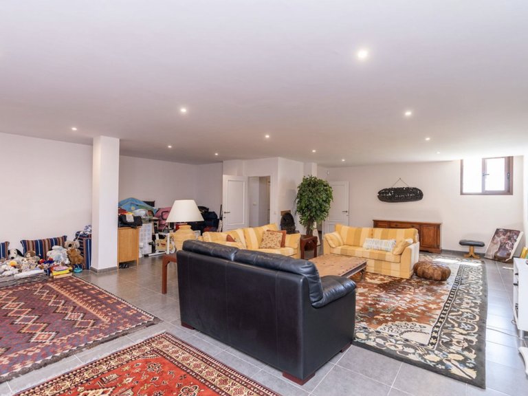 Villa for Sale in Benahavis, Malaga, 15