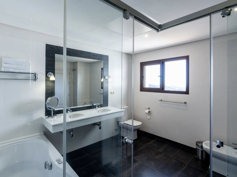 Villa for Sale in Benahavis, Malaga, 24