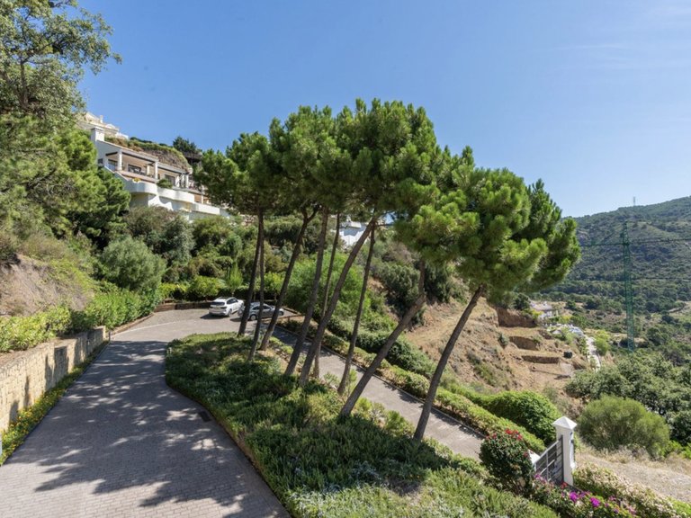 Villa for Sale in Benahavis, Malaga, 10