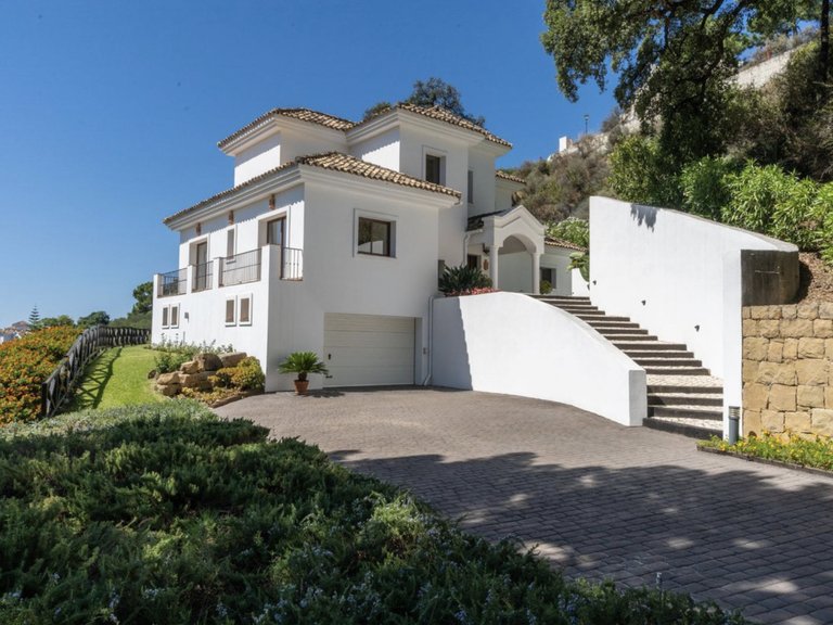 Villa for Sale in Benahavis, Malaga, 32