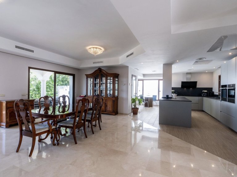 Villa for Sale in Benahavis, Malaga, 13