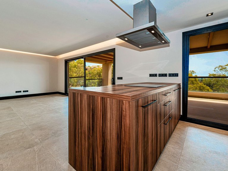 Apartment for Sale in Marbella, Malaga, Nueva Andalucia 8