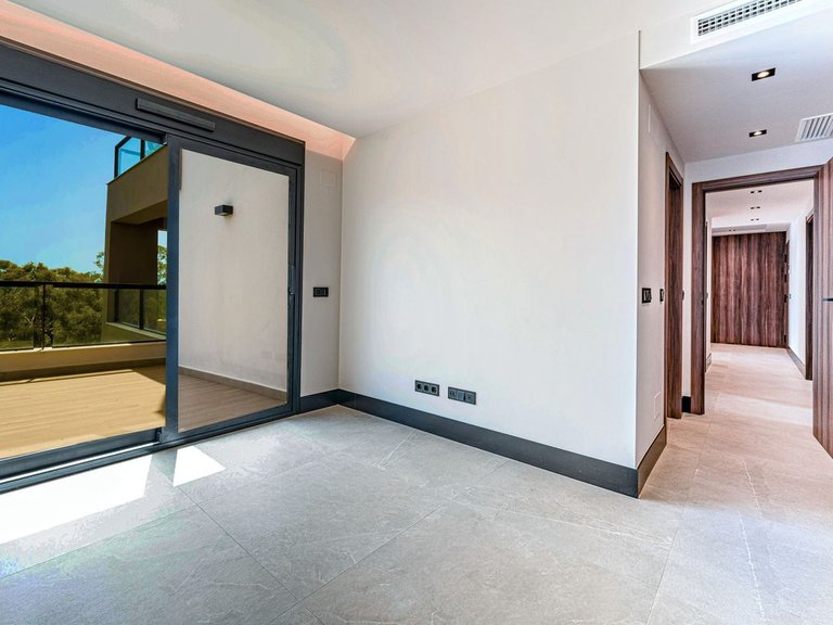 Apartment for Sale in Marbella, Malaga, Nueva Andalucia 9