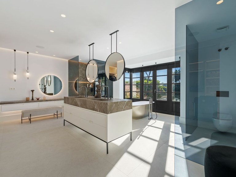 Villa for Sale in Marbella, Malaga, Nueva Andalucia 10