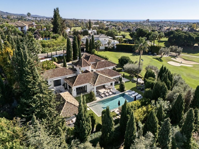 Villa for Sale in Marbella, Malaga, Nueva Andalucia 2