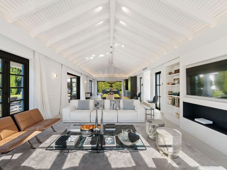 Villa for Sale in Marbella, Malaga, Nueva Andalucia 15