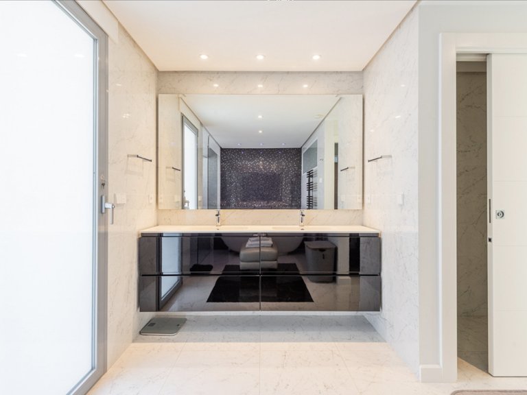 Villa for Sale in Marbella, Malaga 24