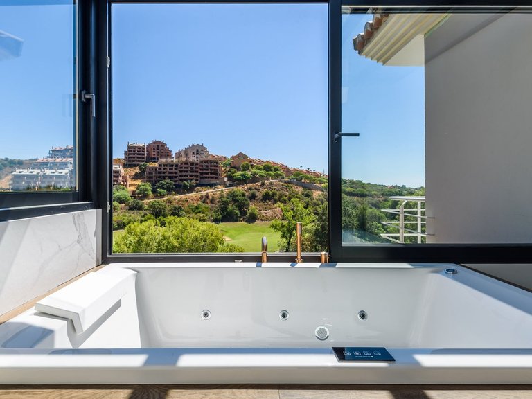 Villa for Sale in Marbella, Malaga 28