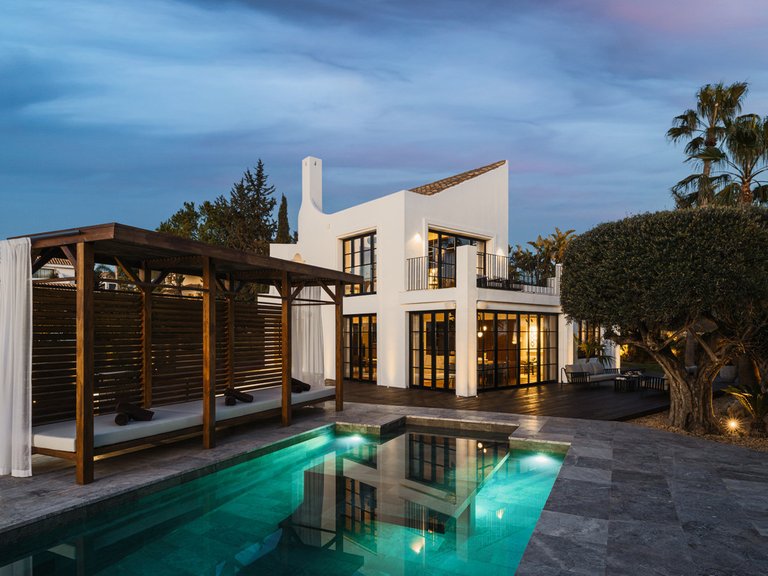 Villa for Sale in Marbella, Malaga, Nueva Andalucia 1