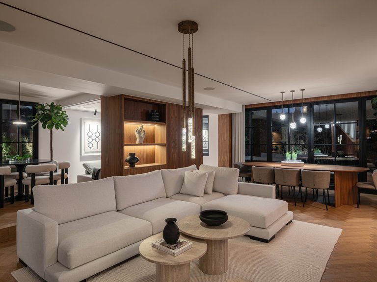 Villa for Sale in Marbella, Malaga, Nueva Andalucia 2