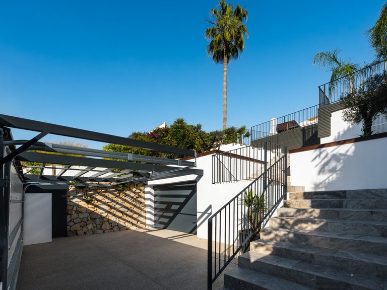 Villa for Sale in Marbella, Malaga, Nueva Andalucia 8