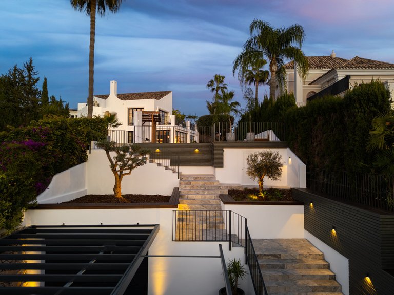 Villa for Sale in Marbella, Malaga, Nueva Andalucia 7