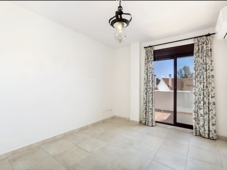 Apartment for Sale in Marbella, Malaga, Nueva Andalucia 3