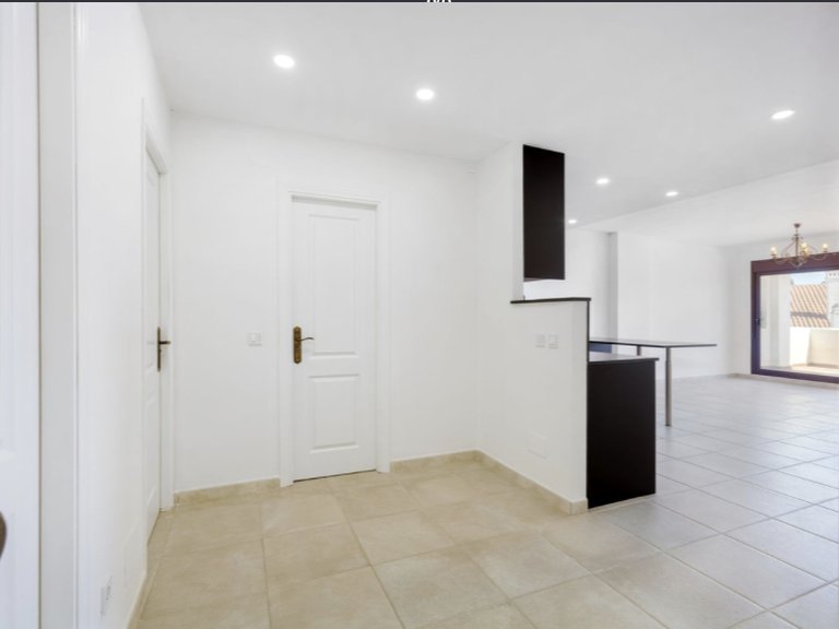 Apartment for Sale in Marbella, Malaga, Nueva Andalucia 2