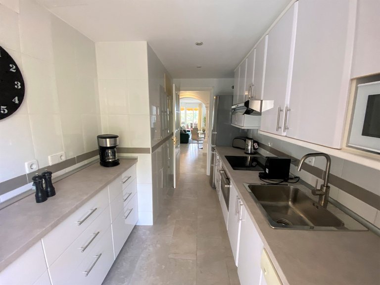 Apartment for Sale in Marbella, Malaga, Nueva Andalucia 16