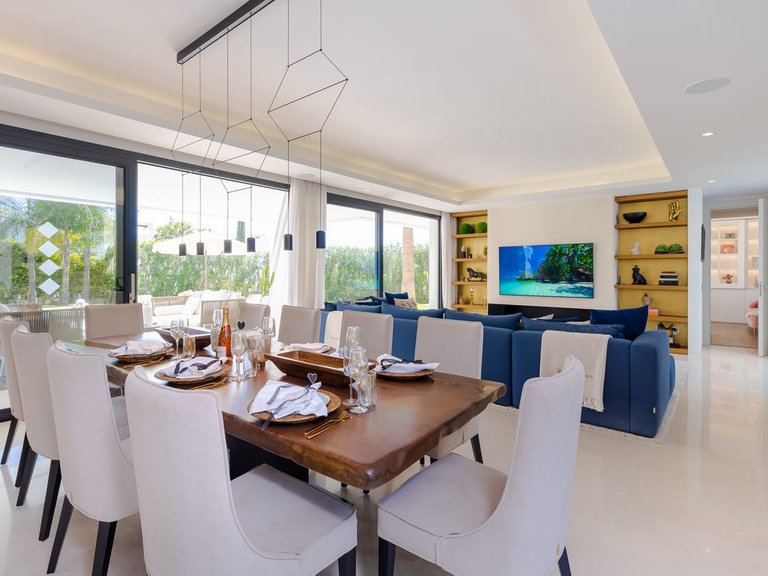 Villa for Sale in Marbella, Malaga, Nueva Andalucia 3