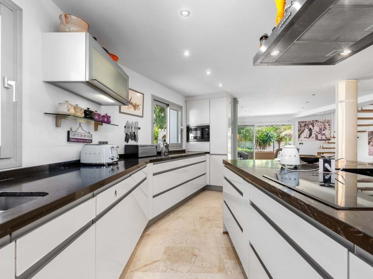 Villa for Sale in San Pedro De Alcantara, Malaga 12