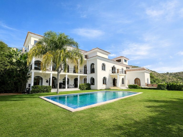 Villa for Sale in Benahavis, Malaga 1