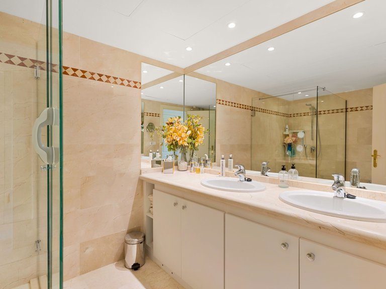 Apartment for Sale in Marbella, Malaga 14