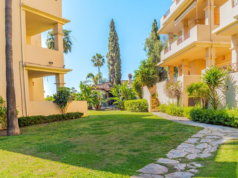 Penthouse for Sale in Benahavis, Malaga 44